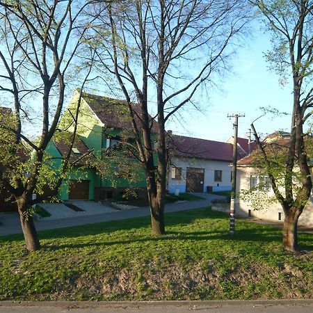 Za Kaplicku Guest House Hovorany Luaran gambar